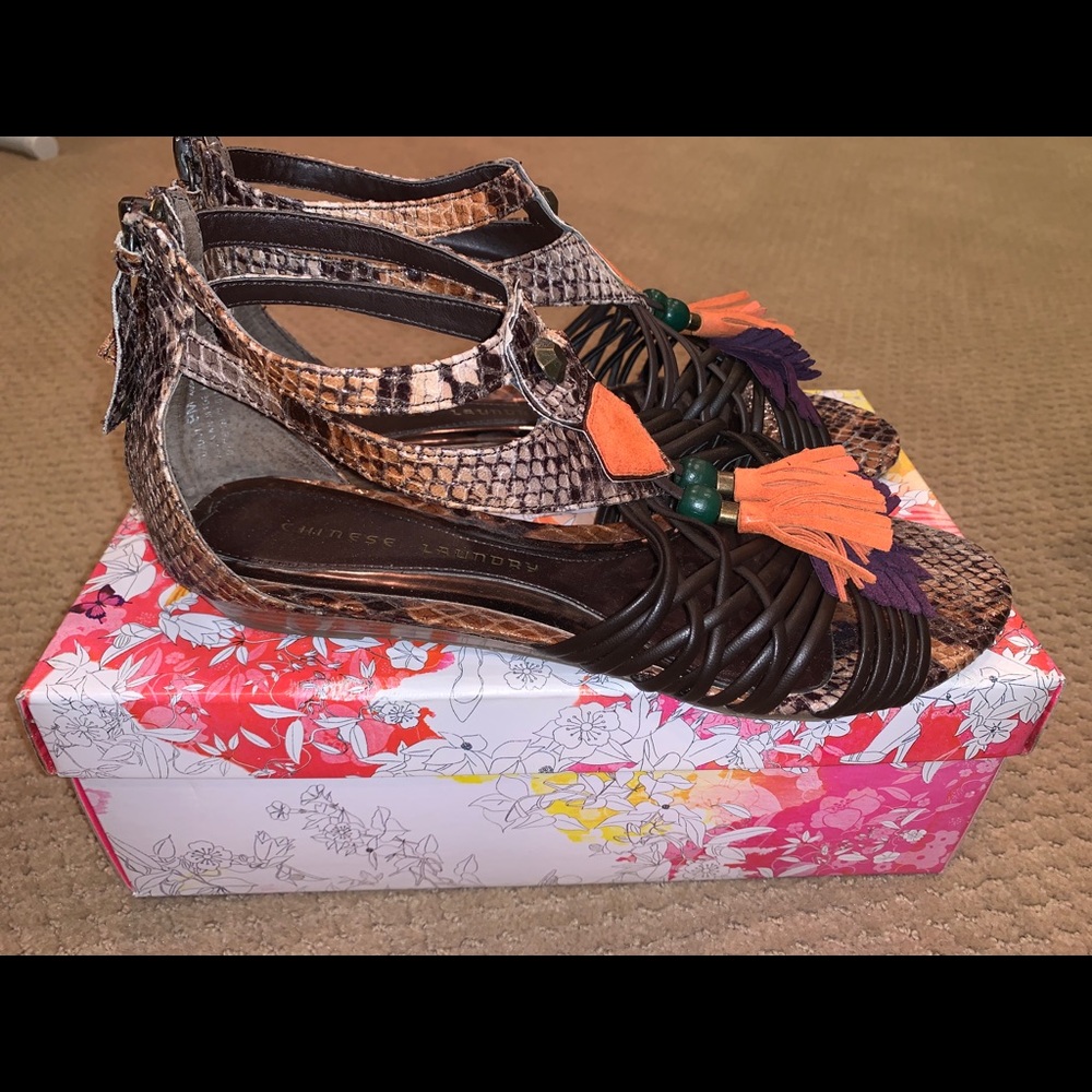 CHINESE LAUNDRY sandals